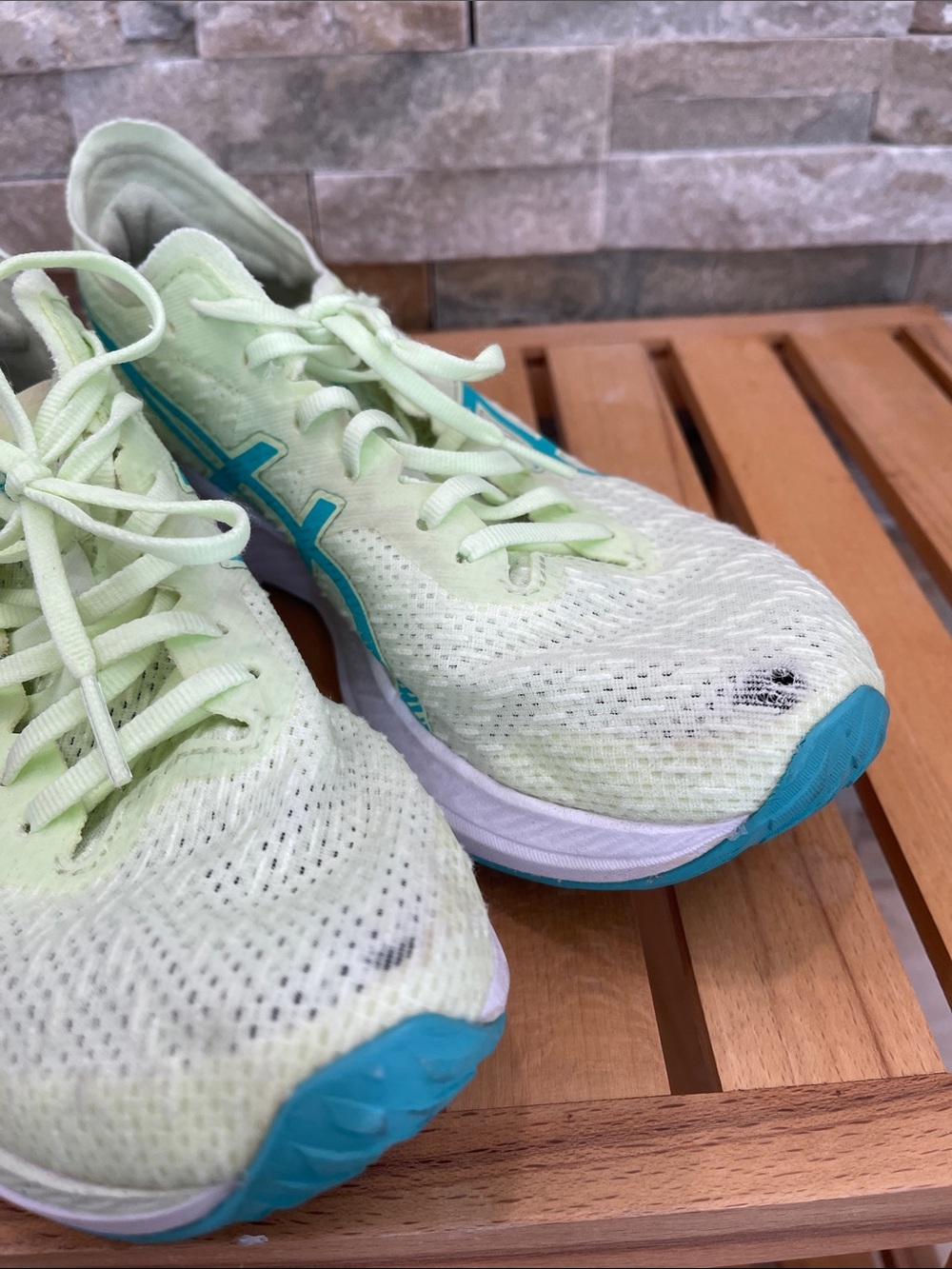 🇨🇦 ASICS Women's Magic Speed Sneaker - Picture 10 of 10